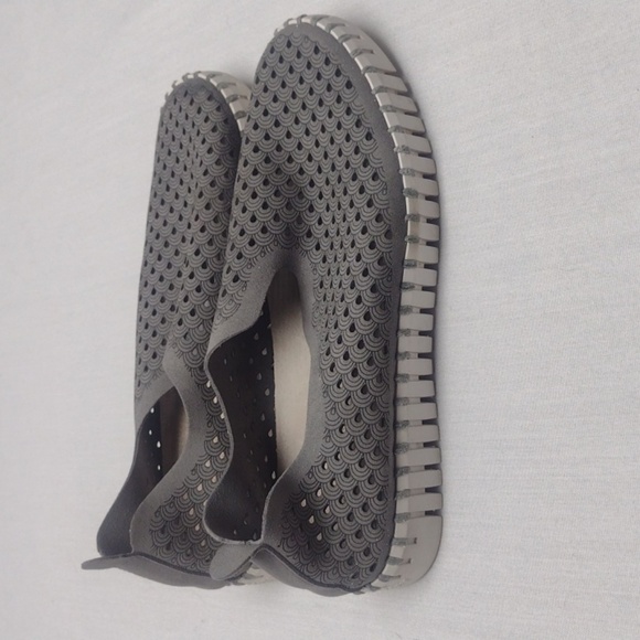 Isle of Jacobsen Tulip Perforated Slip-On Shoes - Picture 2 of 4